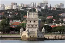 Lissabon. Der im manuelinischen Stil errichtete Torre de Belem von der Wasserseite. Seit 1983 geh�rt er zum UNESCO-Weltkulturerbe.
21.04.2107