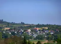 Tutschfelden im Breisgau, Blick von S�den auf den Ort, sch�n gelegen in den Vorbergen des Schwarzwaldes, Mai 2017