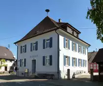 Nordweil, das Rathaus der ca. 800 Einwohner z�hlenden Gemeinde in der Vorbergzone des Schwarzwaldes, 1971 zu Kenzingen eingemeindet, Juni 2017