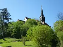Nordweil, hoch �ber dem Ort steht die barocke Kirche der Hl.Barbara, Juni 2017