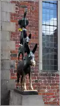 Bremen. Die vom Bildhauer Gerhard Marcks (1889-1981) geschaffene Skulptur der Bremer Stadtmusikanten steht seit 1953 am Rathaus. 31.05.2017