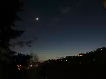 P�cs bei D�mmerung, Stadtteil am Berg. Aufnahmedatum: 10.04.2016