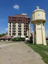 Vukovar, Wasserturm und ehem. Hotel Dunav am Platz der Republik (02.05.2017)