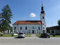 Trpinja, Kirche der Verkl�rung des Herrn, erbaut von 1753 bis 1757 (02.05.2017)
