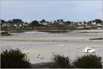 Kersaint-Plabennec an der Bucht von Portsall. Der Wasserturm �berragt die H�user.
25.04.2017