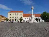 Osijek, Pests�ule am Svetog Trojstva Platz in der Altstadt (02.05.2017)
