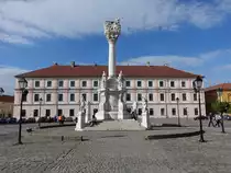Osijek, Pests�ule und Strossmayera Palais am Platz Svetog Trojstva (02.05.2017)