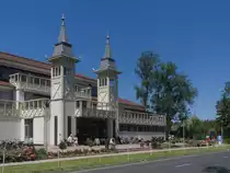 Geb�ude des Festetics F�rdő, der Eingang zum ber�hmten Thermalsee in H�v�z. Aufnahmedatum: 11.06.2017