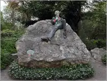 Dublin. Oscar Wilde wird mit diesem Denkmal am Merrion Square geehrt. 28.04.2017