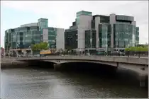 Dublin. Der Geb�udekomplex des International Financial Services Centre (IFSC) am Custom House Quay. 28.04.2017