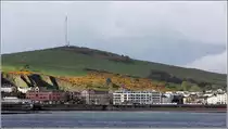 Douglas. Der S�dteil der Stadt wird vom 149 m hohen Carnane und den darauf installierten Sendemasten �berragt. 29.04.2017