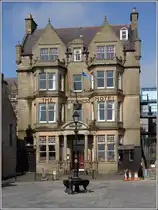 Stromness. Das Stromness Hotel liegt nicht weit vom F�hranleger zum Festland. 02.05.2017