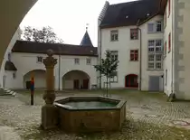 Tiengen, Blick in den Schlo�hof mit Brunnen, Sept.2015