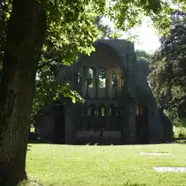 K�NIGSWINTER/RHEIN-RUINE HEISTERBACH
Die Chor-Ruine der Zisterzienser ist als Fragment der Abteikirche stehen geblieben-seit 1192 waren M�nche dort ans�ssig.1803 wurde die Abtei aufgehoben,die Steine der Kirche wurden u.a. f�r die Feste
Ehrenbreitstein/Koblenz verwendet-hier am 18.7.2017...