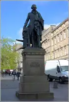 Edinburg. Dem Moralphilosophen und Begr�nder der klassischen National�konomie Adam Smith wurde in der High Street ein Denkmal gesetzt. 03.05.2017