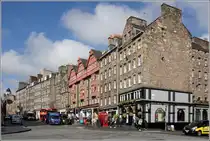 Edinburg. Geb�udezeile mit den alten Hochh�usern am Lawnmarket. 03.05.2017 