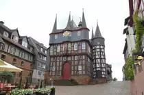 Rathaus von Frankenberg / Eder, das Zehnt�rmige sp�tgotische Fachwerkrathaus zwischen Ober .- und Untermarkt entstand in den Jahren 1509 – 1513. Ein Blick vom Untermarkt.  Am 11.07.2017.         