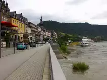 Innenstadt von Cochem an der Mosel mit vielen Gesch�ften und Restaurants sowie der Pfarrkirche St. Martin. [Ende Juni 2016]