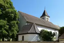 Niederrimsingen, die St.Laurentiuskirche, Kirchenneubau nach Brand um 1500 im gotischen Stil, der romanische Turm aus dem 11.Jahrhundert z�hlt zu den �ltesten am Oberrhein, Mai 2017