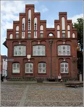 Rendsburg. Am Altst�dter Markt steht auch das Alte Rathaus, dessen Giebel hier zu sehen ist. 05.07.2017