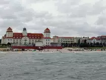 Kurhaus Binz gesehen von der Seebr�cke in Binz am 22. Juli 2017.