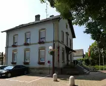 Bootzheim, das Rathauas der ca.700 Einwohner z�hlenden Gemeinde im Unterelsa�, Juni 2016