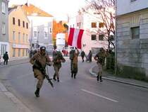 Sch�rdinger-Strasse wird von Soldaten gest�rmt; 080120