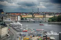 Blick auf �stermalm und Ladeg�rdslandsviken in Stockholm vom Gondolen. Im Gro�raum Stockholm leben etwa 2,1 Mio. Menschen, womit er der gr��te Ballungsraum Skandinaviens ist. Sie liegt am Ausfluss des Sees M�laren in die Ostsee, die dort einen insel- und sch�renreichen Meerbusen bildet.
Aufnahme: 25. Juli 2017.
