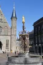 DEN HAAG, 04.08.2017, Springbrunnen im Binnenhof, einem mittelalterlichen Geb�udekomplex mit Sitz der niederl�ndischen Regierung
