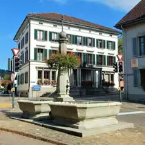 Pf�ffikon ZH, Doppelbrunnen, erstellt im Jahr 1846 - 06.10.2014