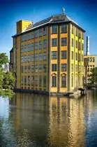 Museum der Arbeit in Norrk�ping.Entlang des Motala str�m liegt die so genannte �Industrielandschaft�, die haupts�chlich aus alten Fabrikgeb�uden aus der Zeit zwischen 1850 und 1917 besteht. In den 1970er Jahren war ein Gro�teil der Geb�ude verfallen, doch heute sind die urspr�nglichen Industriebauten anderweitig genutzt.

Aufnahme: 22. Juli 2017.