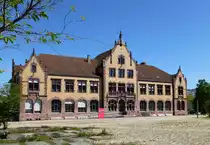 Freiburg, ehemaliges Verwaltungsgeb�ude des G�terbahnhofes, er�ffnet 1905, Mai 2015