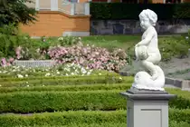 Statue im Garten am �Fjeldstuen� im Freilichtmuseum Skansen von Stockholm. Aufnahme: 24. Juli 2017.