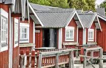 Boots-und Badeh�user am Freizeithafen von Alsvik auf der Insel Svarts� im Stockholmer Sch�renhof. Aufnahme: 26. Juli 2017.