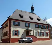 Merdingen, das Rathaus der ca. 2500 Einwohner z�hlenden Weinbaugemeinde am westlichen Tuniberg, Mai 2017