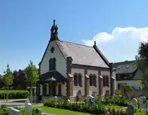 Merdingen, Blick �ber den Friedhof zur Friedhofskapelle, Mai 2017