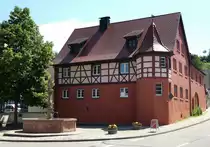 Merdingen, der ehemalige Gasthof  Pfauen , 2004-06 denkmalgerecht saniert, jetzt Wohnhaus, Mai 2017