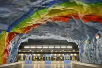 Kunst im Untergrund. Die U-Bahnlinien verbinden die 14 Inseln der schwedischen Hauptstadt Stockholm miteinander. Tief hinab in den skandinavischen Granit bohren sich hier Rolltreppen, Fahrst�hle und Bahnsteige. Auf dem Bild ist die U-Bahn-Haltestelle am Stadion zu sehen.
Aufnahme: 28. Juli 2017.