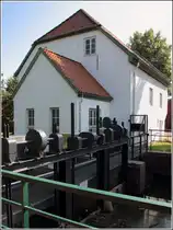 Delmenhorst. Die Wasserm�hle im Stadtteil Hasbergen wurde 1450 erstmals urkundlich erw�hnt. Die M�hle liegt an der Delme und war bis 1986 aktiv. Heute ist es eine Museumsm�hle, in der eine  komplett erhaltene, funktionsbereite M�hleneinrichtung zu sehen ist. 29.08.2017