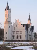 Das zwischen 1853 und 1859 erbaute Schloss in Kartlow. (M�rz 2013)