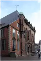 Bremen. An einer Ecke des Nordwestgiebels des Rathauses stehen die Bremer Stadtmusikanten. 23.08.2017
