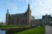 Das Wasserschloss Frederiksborg gilt als gr��tes und bedeutendstes Bauwerk der nordischen Renaissance. (Hiller�d, Mai 2012)