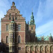 Das Wasserschloss Frederiksborg gilt als gr��tes und bedeutendstes Bauwerk der nordischen Renaissance. (Hiller�d, Mai 2012)