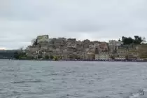 Blick auf die Stadt Anguillara Sabazia in Italien. (M�rz 2011)