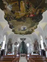 Sch�nach, neubarocker Innenraum der Pfarrkirche Maria Rosenkranzk�nigin (26.12.2016)