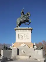 Auf dem Plaza de Oriente steht die weltweit erste Reiterstatue, bei der ein Pferd ausschlie�lich auf seinen Hinterbeinen steht. (Madrid, Dezember 2010)