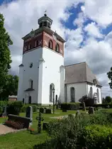 Bolln�s, Ev. Kirche, mittelalterliche Grundmauern, Umbau im 18. Jahrhundert zu einer Kreuzkirche, Kirchturm 15. Jahrhundert (21.06.2017)