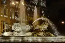 Der Kybele-Springbrunnen, gebaut 1782 und seit 1895 auf dem gleichnamigen Platz in Madrid. Der Brunnen zeigt die gro�e G�ttermutter Kybele auf einem von L�wen gezogenen Karren. (September 2011)