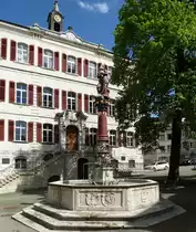 Delsberg, der Brunnen vor dem Rathaus stammt von 1576, Mai 2017