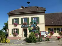 Gri�heim, das Rathaus von 1873-74, die Gemeinde im Markgr�flerland wurde 1974 ein Ortsteil von Neuenburg am Rhein, Sept.2017